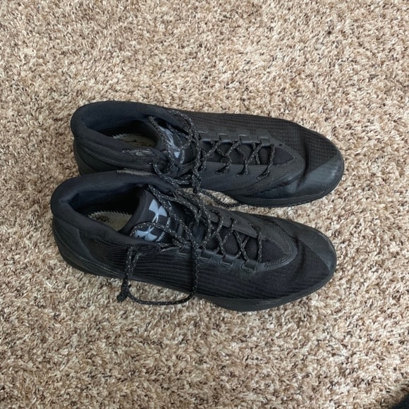 Basketball shoes - Picture 4 of 5